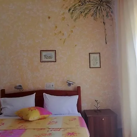 Atlantis Hotel *